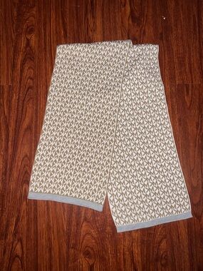 MICHAEL Michael Kors Beige and White Logo Knit Scarf